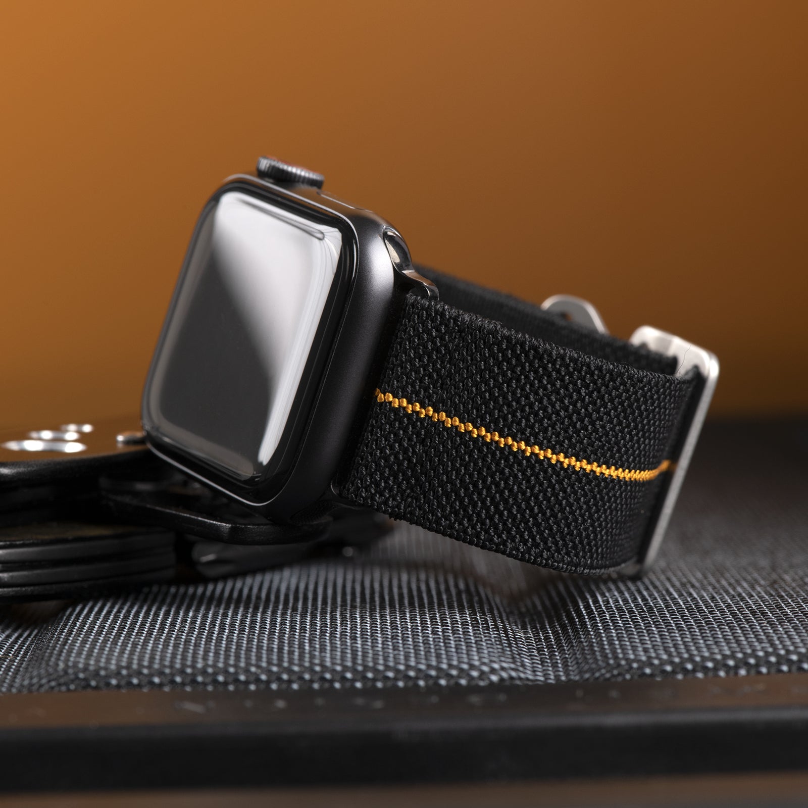 Buy Apple Watch SE GPS, 40mm Starlight Aluminum Case with